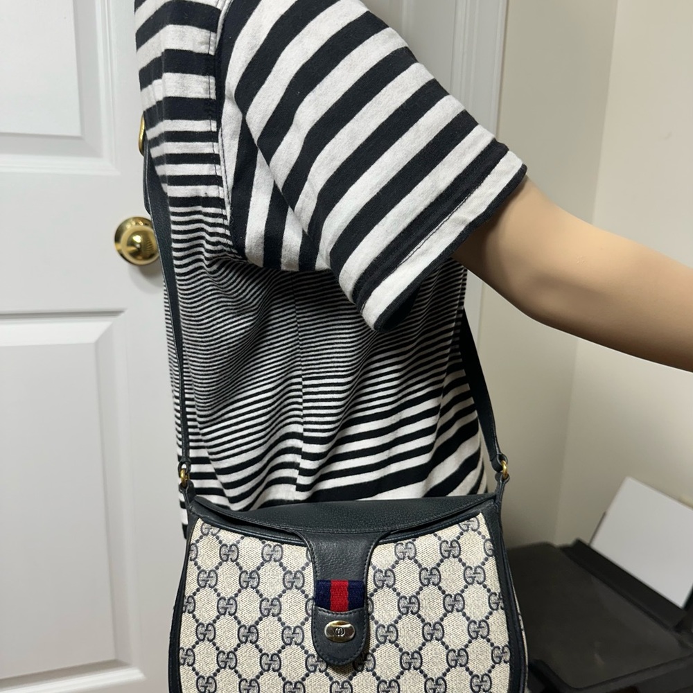 Gucci Shoulder Bag - Picture 7 of 10